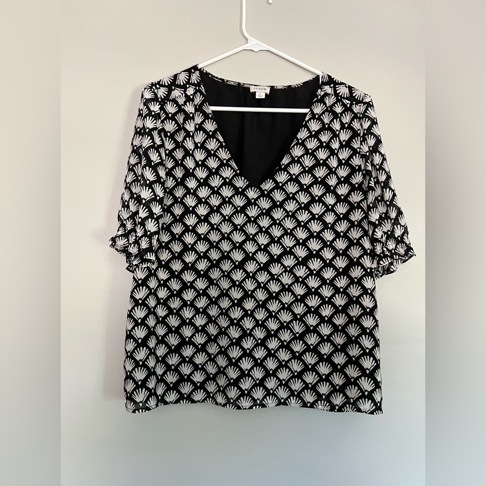 J Crew. Black and Gray Patterned Blouse Top. Size Large.